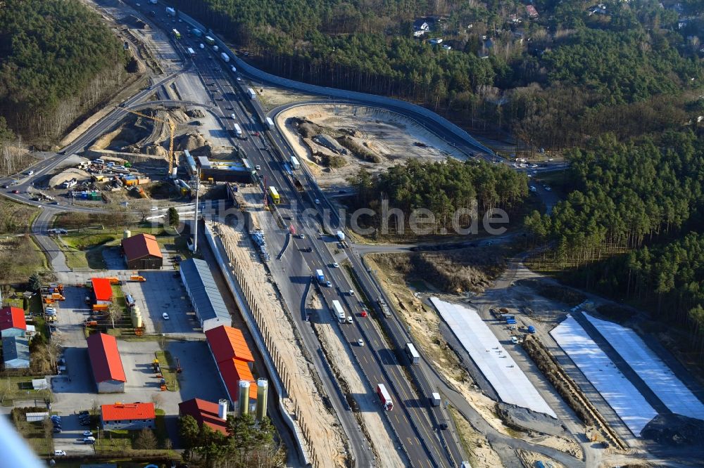Luftbild Michendorf - Autobahn- Ausbau und Spur- Verbreiterung im Streckenverlauf der BAB A10 zur 8-streifigen Spur- Erweiterung in Michendorf im Bundesland Brandenburg