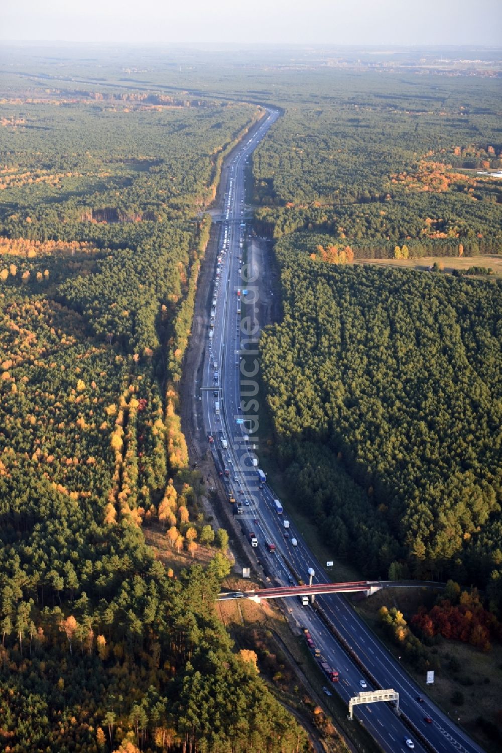 Luftbild Friedrichshof - Autobahn- Ausbau und Spur- Verbreiterung im Streckenverlauf der 12 E30 in Friedrichshof im Bundesland Brandenburg