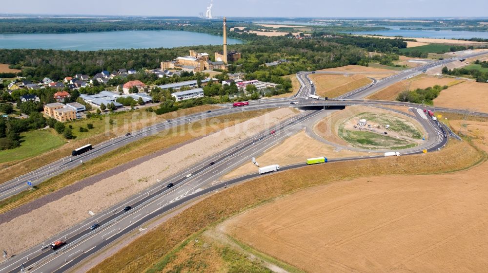 Luftaufnahme Rötha - Autobahn- Baustellen entlang der Trasse und des Streckenverlaufes der BAB A72 in Rötha im Bundesland Sachsen, Deutschland