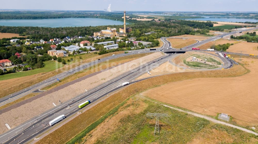 Rötha aus der Vogelperspektive: Autobahn- Baustellen entlang der Trasse und des Streckenverlaufes der BAB A72 in Rötha im Bundesland Sachsen, Deutschland
