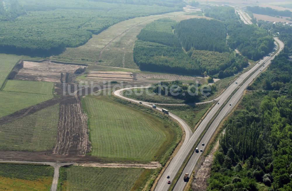 Luftaufnahme Rötha - Autobahn- Baustellen entlang der Trasse und des Streckenverlaufes der Bundesstraße B95 zur BAB A72 in Rötha im Bundesland Sachsen