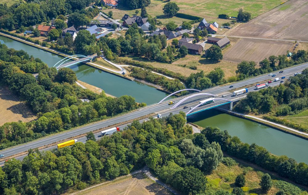 Hamm von oben - Autobahn- Brücke der BAB A1 über den Datteln- Hamm- Kanal in Hamm im Bundesland Nordrhein-Westfalen, Deutschland