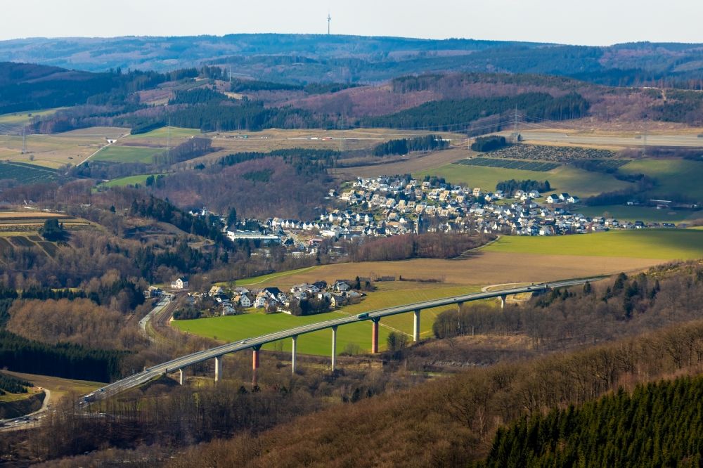 Dümel aus der Vogelperspektive: Autobahn- Brücke der BAB 46 Neue Ruhrtalbrücke Bermecke bei Dümel im Bundesland Nordrhein-Westfalen
