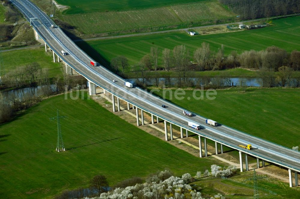 Schkortleben von oben - Autobahn- Brücke der BAB 38 Saalebrücke bei Schkortleben im Bundesland Sachsen-Anhalt, Deutschland