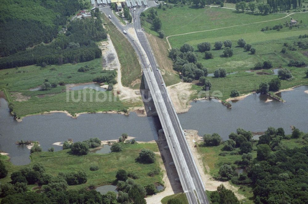 Luftbild Frankfurt Oder Autobahn Br 252 cke der A12 E30 252 ber die Oder am Grenz 252 bergang zur 
