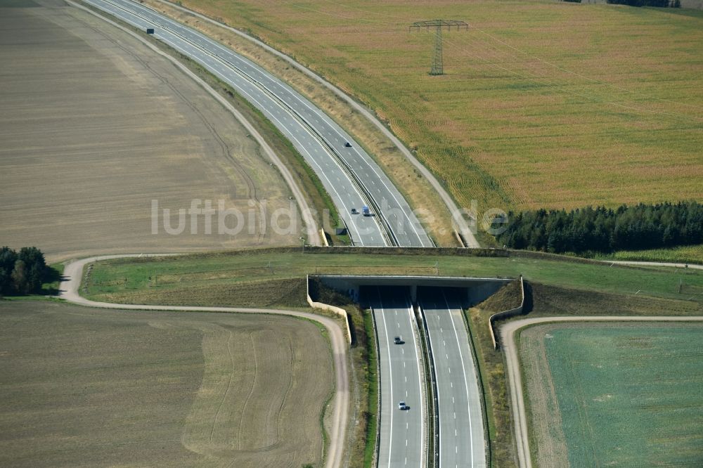 Frohburg von oben - Autobahn- Brückenbauwerk einer als Grünbrücke angelegten Wildbrücke - Wildwechselbrücke über die BAB A72 in Frohburg im Bundesland Sachsen