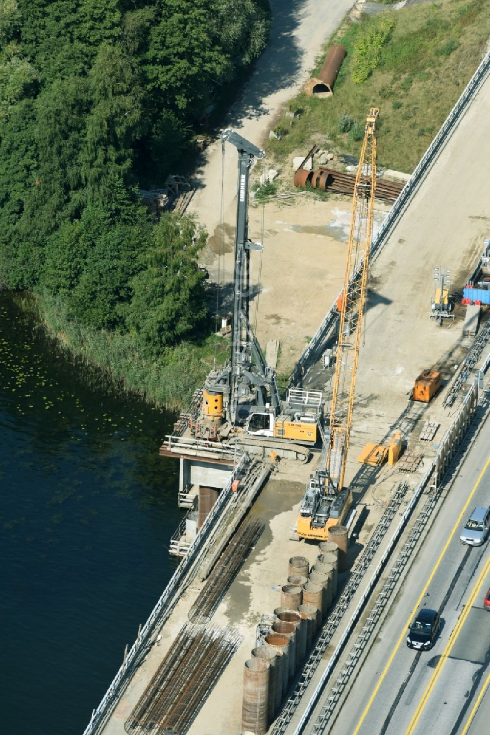 Luftaufnahme Petersdorf - Autobahn- Brückenbauwerk der BAB A19 mit Baustelle für einen Ersatz- Neubau in Petersdorf im Bundesland Mecklenburg-Vorpommern