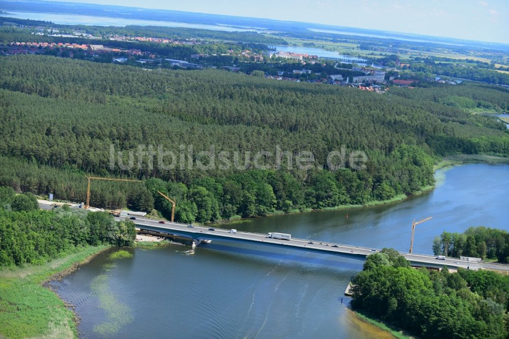 Luftaufnahme Petersdorf - Autobahn- Brückenbauwerk der BAB A19 mit Baustelle für einen Ersatz- Neubau in Petersdorf im Bundesland Mecklenburg-Vorpommern