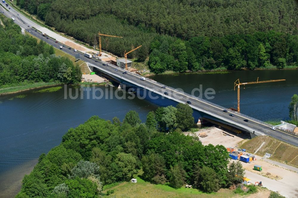 Petersdorf aus der Vogelperspektive: Autobahn- Brückenbauwerk der BAB A19 mit Baustelle für einen Ersatz- Neubau in Petersdorf im Bundesland Mecklenburg-Vorpommern
