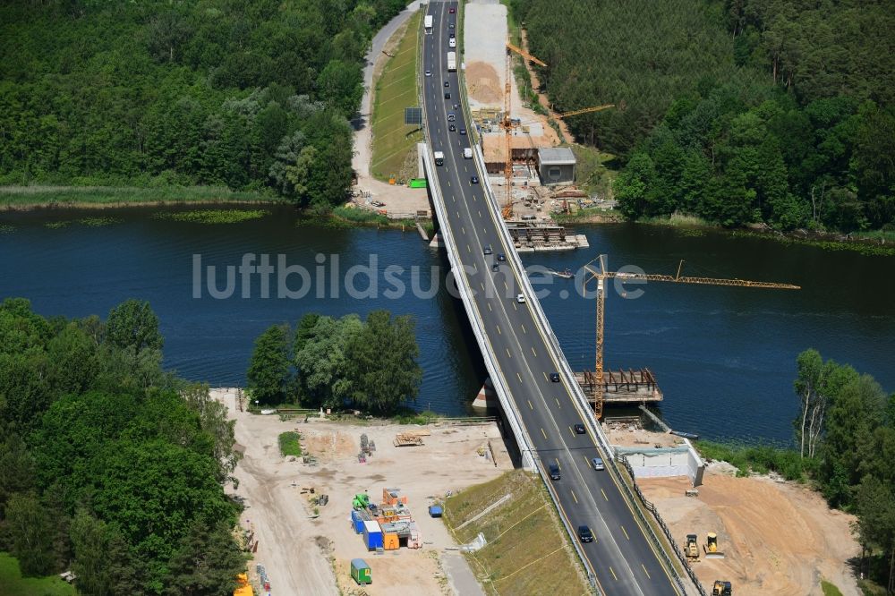 Petersdorf von oben - Autobahn- Brückenbauwerk der BAB A19 mit Baustelle für einen Ersatz- Neubau in Petersdorf im Bundesland Mecklenburg-Vorpommern