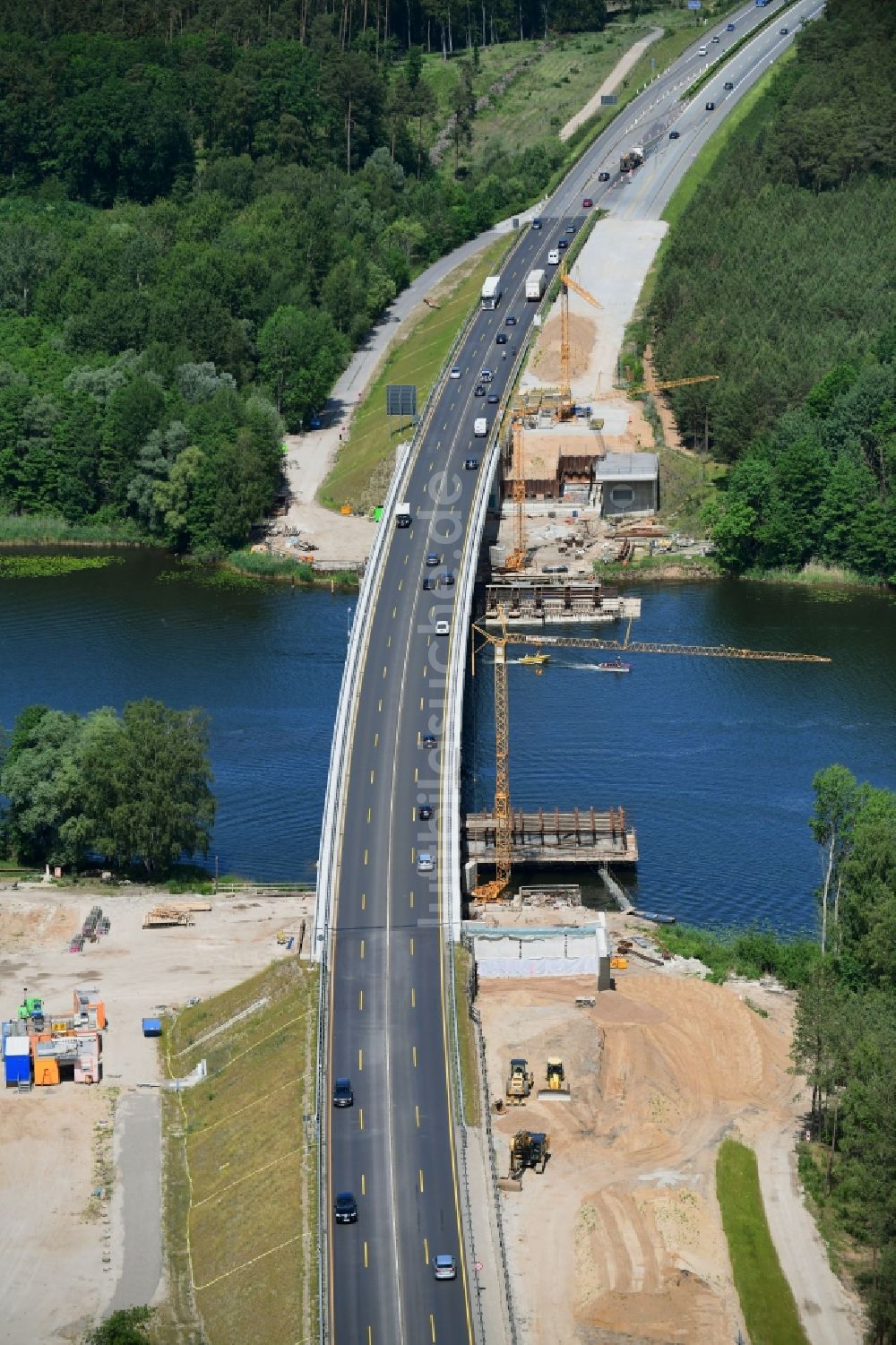 Luftbild Petersdorf - Autobahn- Brückenbauwerk der BAB A19 mit Baustelle für einen Ersatz- Neubau in Petersdorf im Bundesland Mecklenburg-Vorpommern