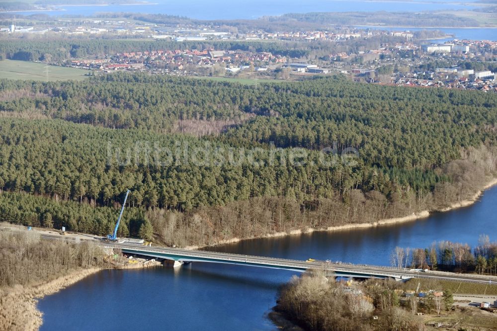 Petersdorf von oben - Autobahn- Brückenbauwerk der BAB A19 mit Baustelle für einen Ersatz- Neubau in Petersdorf im Bundesland Mecklenburg-Vorpommern