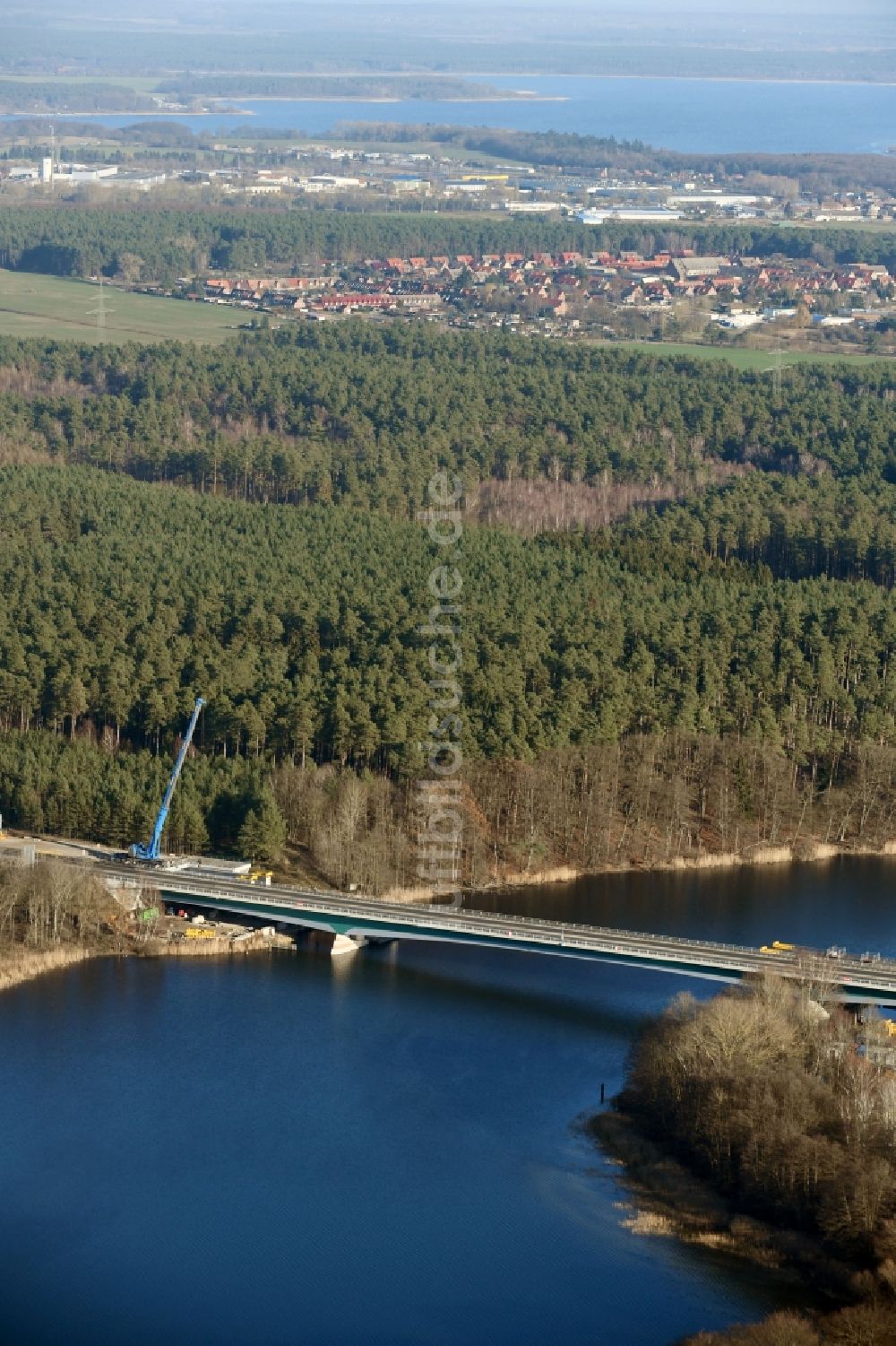 Petersdorf aus der Vogelperspektive: Autobahn- Brückenbauwerk der BAB A19 mit Baustelle für einen Ersatz- Neubau in Petersdorf im Bundesland Mecklenburg-Vorpommern