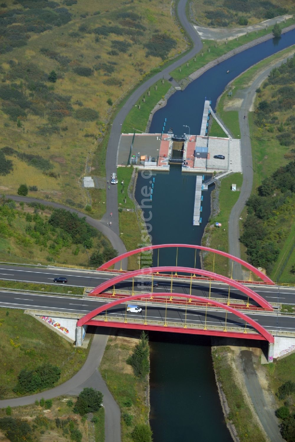 Grosspösna aus der Vogelperspektive: Autobahn- Brückenbauwerk der BAB A38 über die Auenhainer Bucht in Grosspösna im Bundesland Sachsen