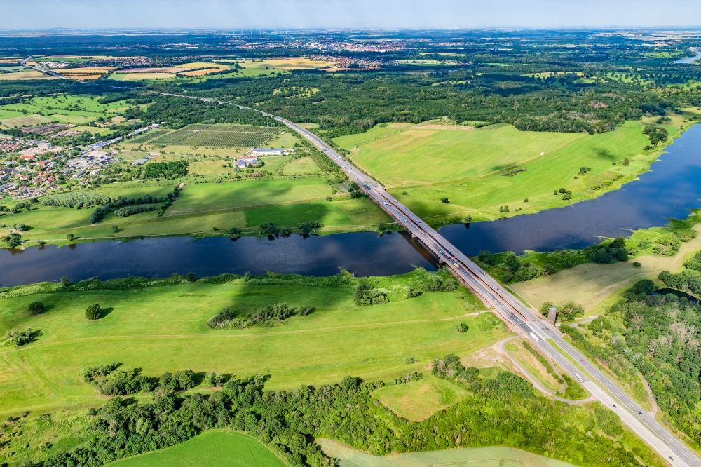 Luftbild Vockerode - Autobahn- Brückenbauwerk der BAB A9 über der Elbe in Vockerode im Bundesland Sachsen-Anhalt, Deutschland