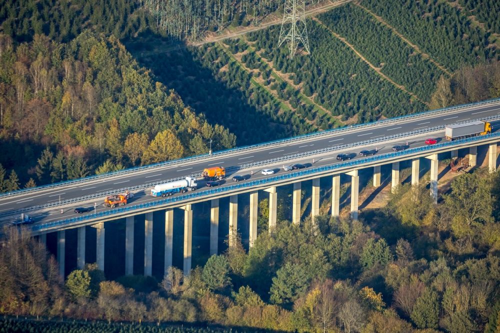 Luftbild Bestwig - Autobahn- Brückenbauwerk der BAB A46 über den Gebkebach in Bestwig im Bundesland Nordrhein-Westfalen, Deutschland
