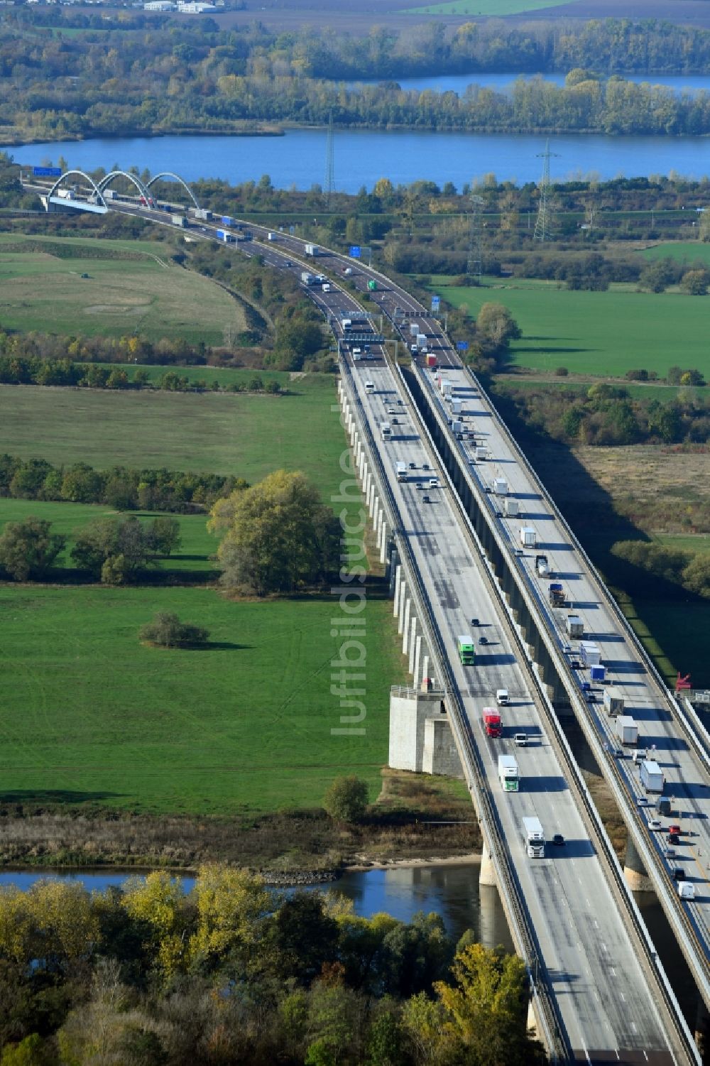 Hohenwarthe aus der Vogelperspektive: Autobahn- Brückenbauwerk der BAB A2 Elbbrücke in Hohenwarthe im Bundesland Sachsen-Anhalt, Deutschland