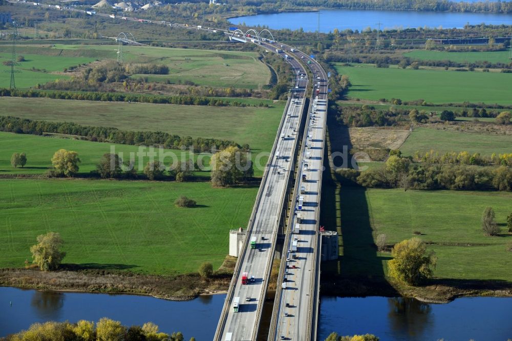 Luftaufnahme Hohenwarthe - Autobahn- Brückenbauwerk der BAB A2 Elbbrücke in Hohenwarthe im Bundesland Sachsen-Anhalt, Deutschland
