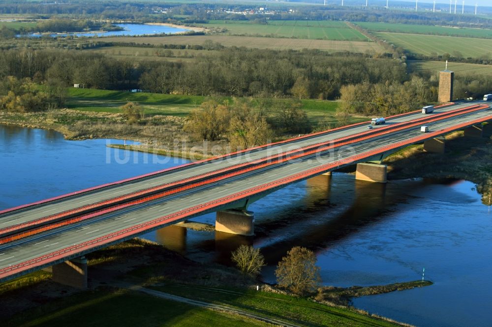 Luftbild Vockerode - Autobahn- Brückenbauwerk der BAB A9 - Elbebrücke Vockerode im Bundesland Sachsen-Anhalt, Deutschland