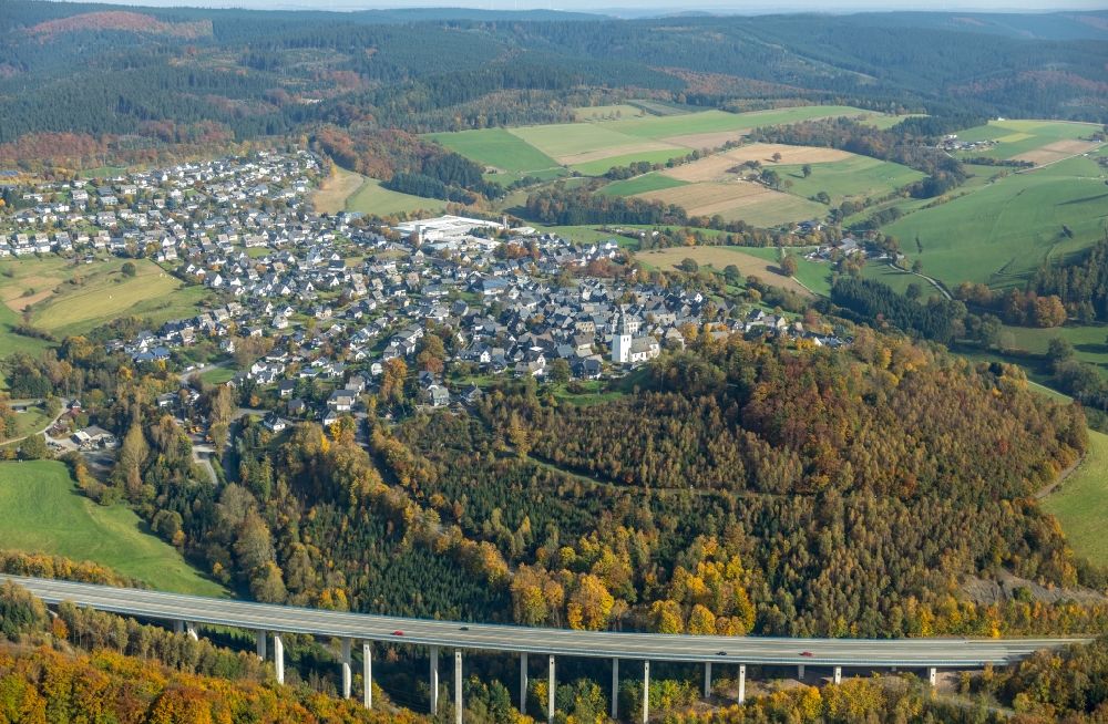 Luftaufnahme Eversberg - Autobahn- Brückenbauwerk der BAB A46 in Eversberg im Bundesland Nordrhein-Westfalen, Deutschland