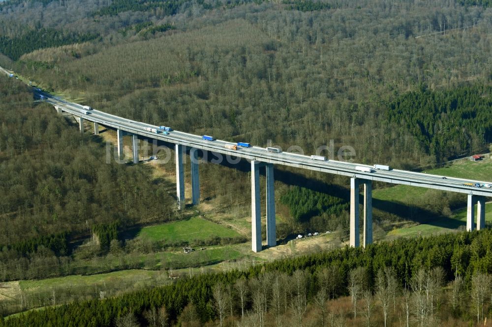 Luftaufnahme Motten - Autobahn- Brückenbauwerk der BAB A7 - Grenzwaldbrücke in Motten im Bundesland Bayern, Deutschland