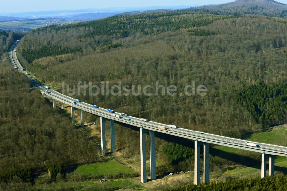 Motten aus der Vogelperspektive: Autobahn- Brückenbauwerk der BAB A7 - Grenzwaldbrücke in Motten im Bundesland Bayern, Deutschland