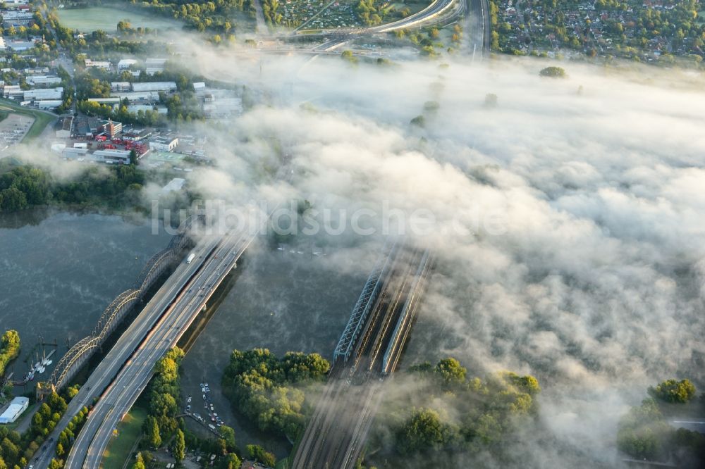 Hamburg aus der Vogelperspektive: Autobahn- Brückenbauwerk der BAB A253 in Hamburg, Deutschland