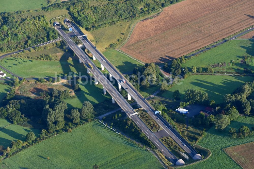 Hessisch Lichtenau aus der Vogelperspektive: Autobahn- Brückenbauwerk der BAB A44 in Hessisch Lichtenau im Bundesland Hessen, Deutschland