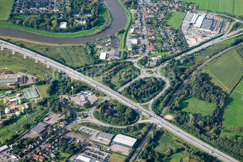 Luftaufnahme Itzehoe - Autobahn- Brückenbauwerk der BAB A23 in Itzehoe im Bundesland Schleswig-Holstein, Deutschland