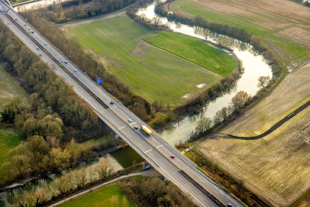 Rünthe aus der Vogelperspektive: Autobahn- Brückenbauwerk der BAB A1 Lippe Bridge in Rünthe im Bundesland Nordrhein-Westfalen, Deutschland