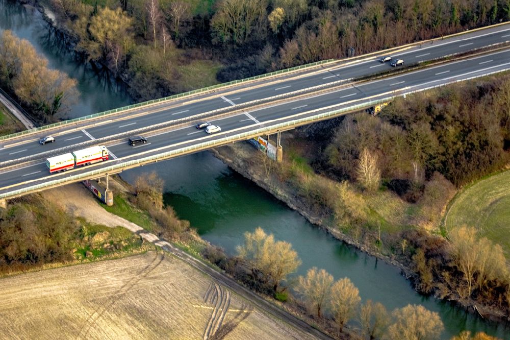 Luftbild Rünthe - Autobahn- Brückenbauwerk der BAB A1 Lippe Bridge in Rünthe im Bundesland Nordrhein-Westfalen, Deutschland