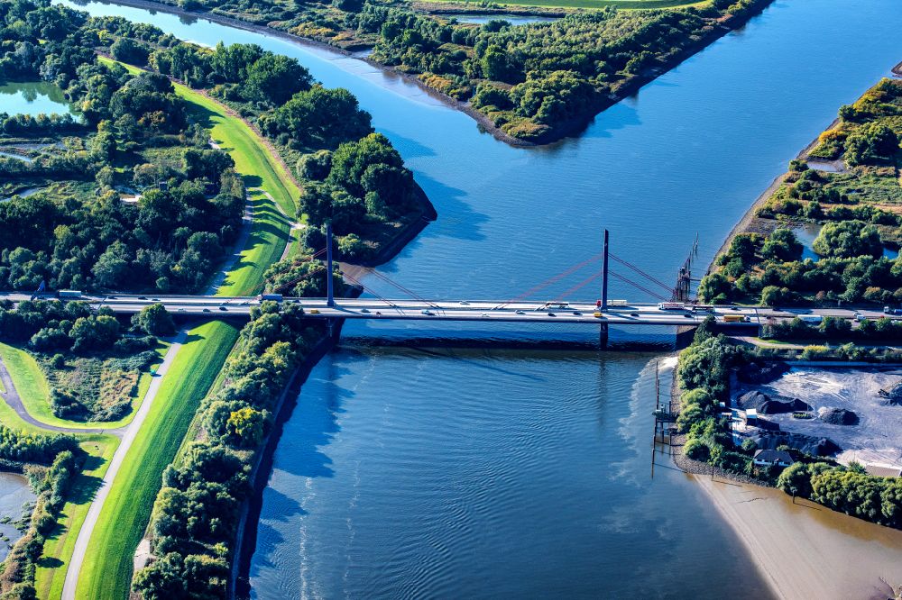 Hamburg aus der Vogelperspektive: Autobahn- Brückenbauwerk der BAB A A1 Moorfleet in Hamburg, Deutschland