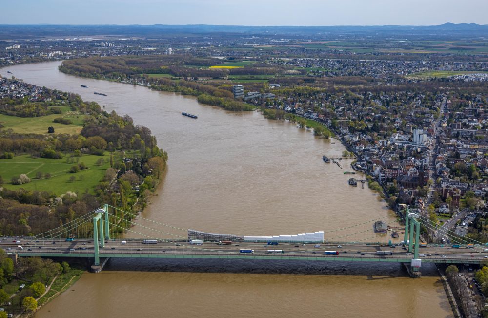 Luftbild Köln - Autobahn- Brückenbauwerk der BAB A A4 Rheinbrücke Köln-Rodenkirchen in Köln im Bundesland Nordrhein-Westfalen, Deutschland