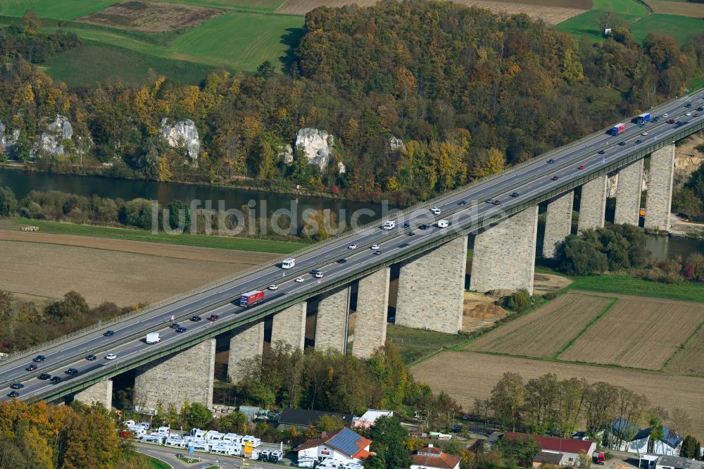 Sinzing aus der Vogelperspektive: Autobahn- Brückenbauwerk der BAB A3 in Sinzing im Bundesland Bayern, Deutschland