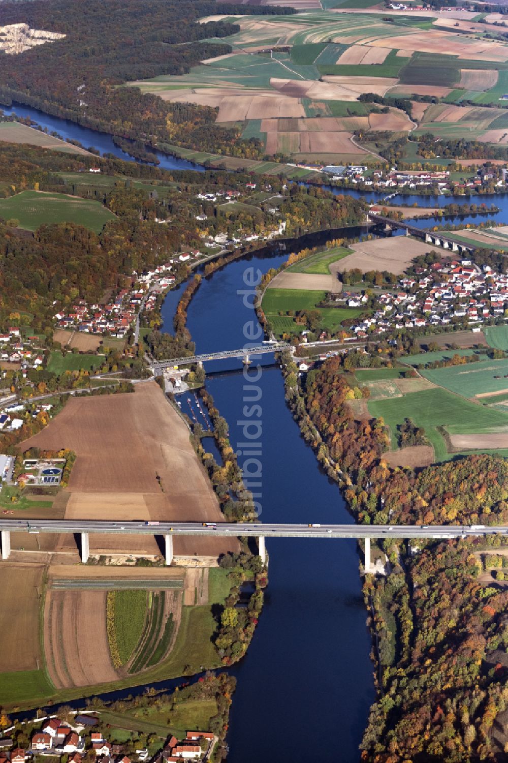 Sinzing aus der Vogelperspektive: Autobahn- Brückenbauwerk der BAB A3 in Sinzing im Bundesland Bayern, Deutschland