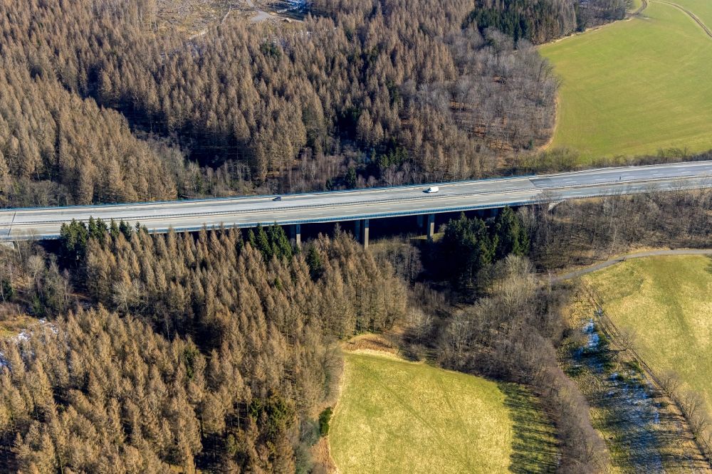 Luftaufnahme Meinerzhagen - Autobahn- Brückenbauwerk der BAB A45 - Talbrücke Immecke in Meinerzhagen im Bundesland Nordrhein-Westfalen, Deutschland