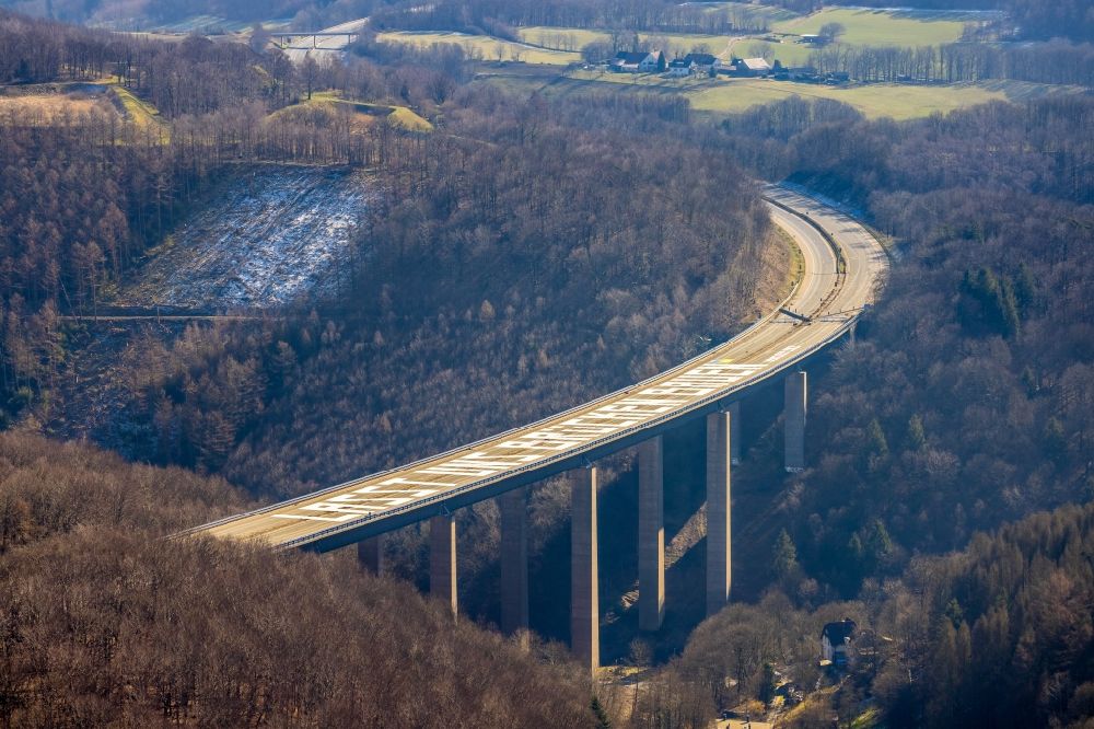 Oberrahmede von oben - Autobahn- Brückenbauwerk der BAB A45 Talbrücke Rahmede in Oberrahmede im Bundesland Nordrhein-Westfalen, Deutschland