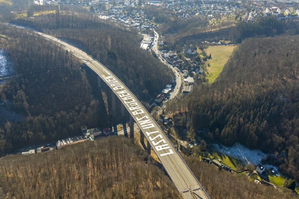 Oberrahmede aus der Vogelperspektive: Autobahn- Brückenbauwerk der BAB A45 Talbrücke Rahmede in Oberrahmede im Bundesland Nordrhein-Westfalen, Deutschland