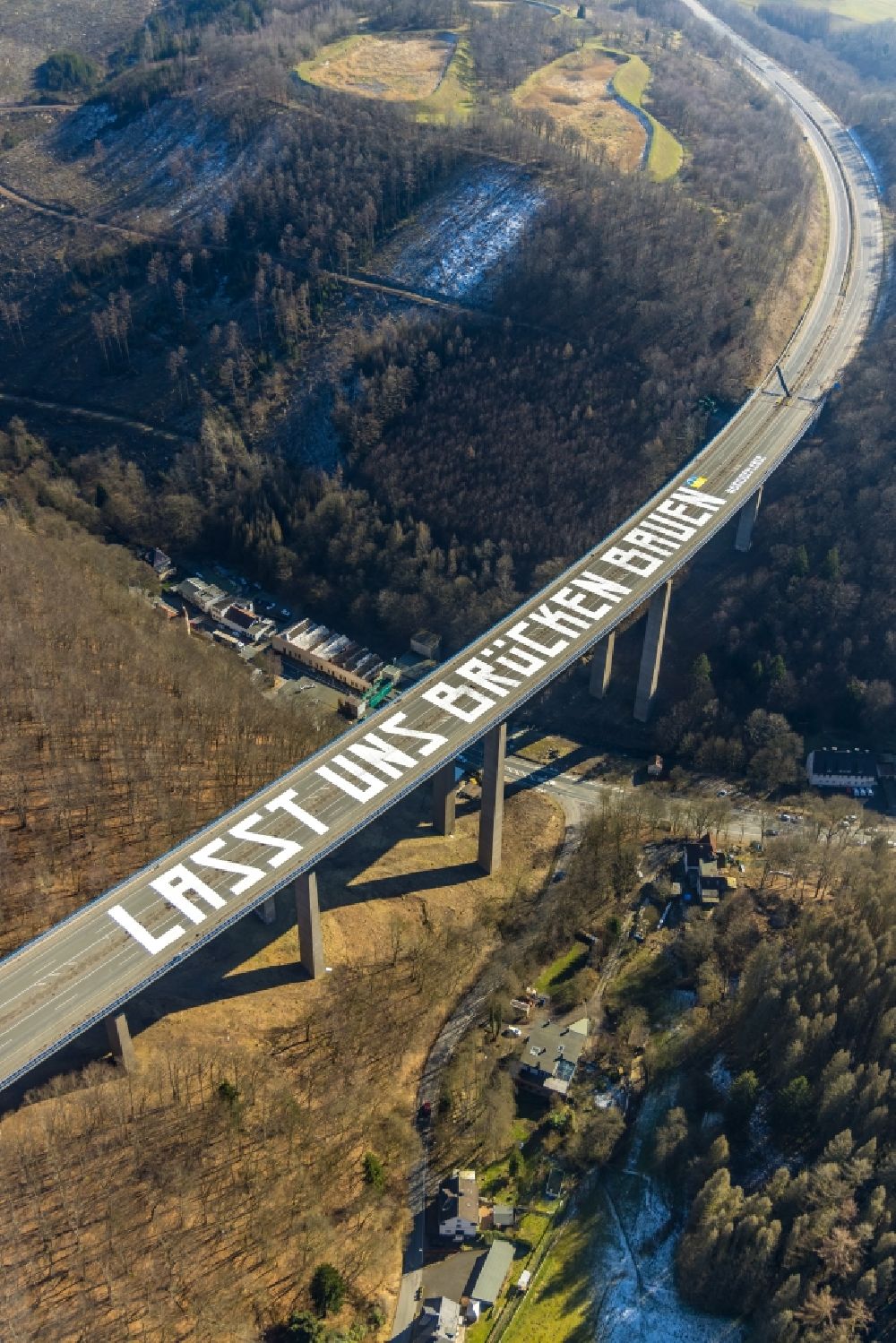 Luftaufnahme Oberrahmede - Autobahn- Brückenbauwerk der BAB A45 Talbrücke Rahmede in Oberrahmede im Bundesland Nordrhein-Westfalen, Deutschland
