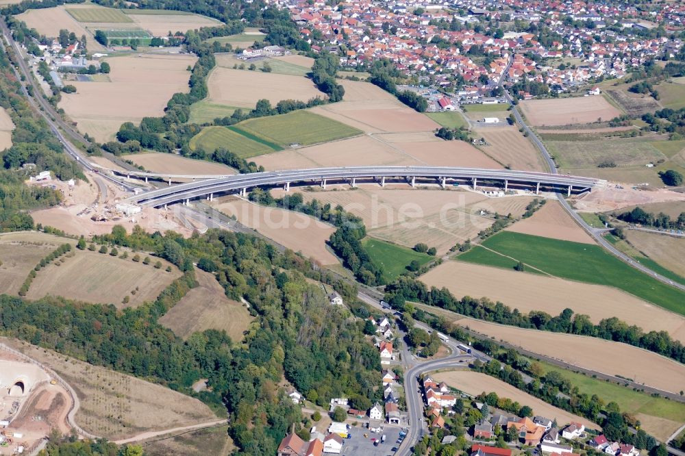 Wehretal von oben - Autobahn- Brückenbauwerk der BAB A44 in Wehretal im Bundesland Hessen, Deutschland