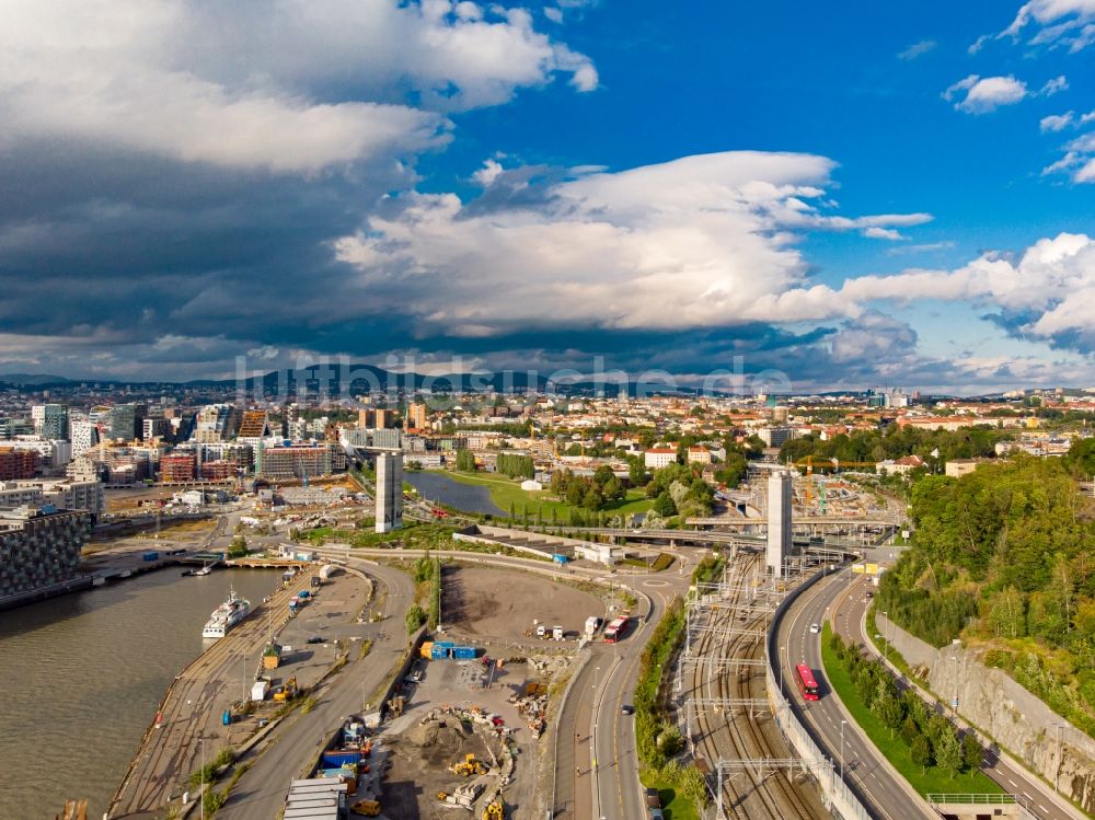 Luftbild Oslo - Autobahn- Brückenbauwerk der BAB AE18 zur 162 im Ortsteil Gamle Oslo in Oslo in Norwegen