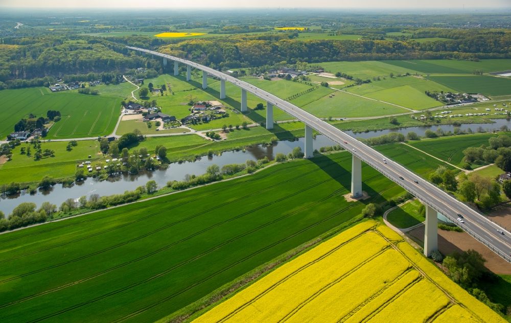 Luftaufnahme Mintard - Autobahn- Brückenbauwerk Mintarder Ruhrtalbrücke der BAB 52 über die Ruhr bei Mintard im Bundesland Nordrhein-Westfalen, Deutschland