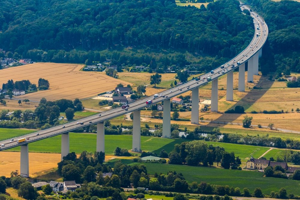 Mintard von oben - Autobahn- Brückenbauwerk Mintarder Ruhrtalbrücke der BAB 52 über die Ruhr bei Mintard im Bundesland Nordrhein-Westfalen, Deutschland
