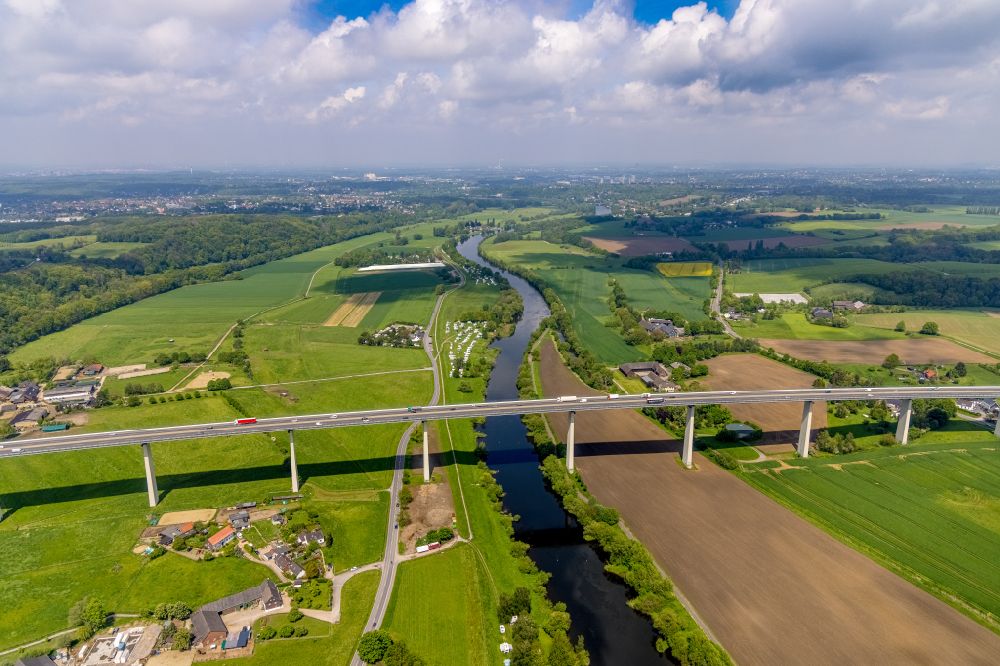 Luftaufnahme Mintard - Autobahn- Brückenbauwerk Mintarder Ruhrtalbrücke der BAB 52 über die Ruhr bei Mintard im Bundesland Nordrhein-Westfalen, Deutschland