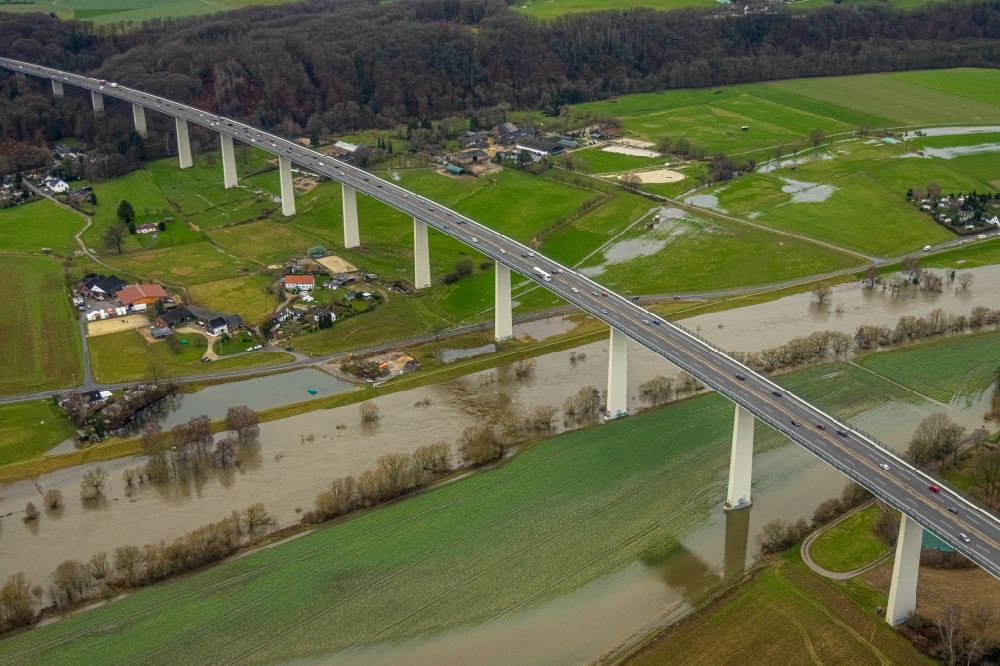 Mintard von oben - Autobahn- Brückenbauwerk Mintarder Ruhrtalbrücke der BAB A52 über die Ruhr bei Mintard im Bundesland Nordrhein-Westfalen, Deutschland