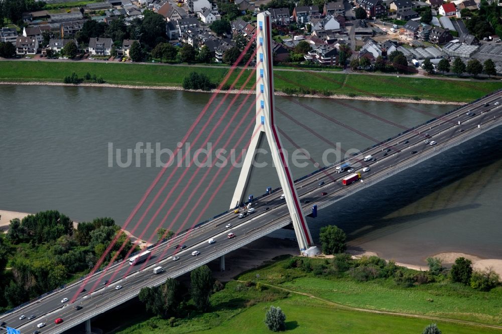 Luftaufnahme Düsseldorf - Autobahn- Brückenbauwerk der BAB A46 - auch Rheinbrücke Düsseldorf-Flehe im in Düsseldorf im Bundesland Nordrhein-Westfalen, Deutschland