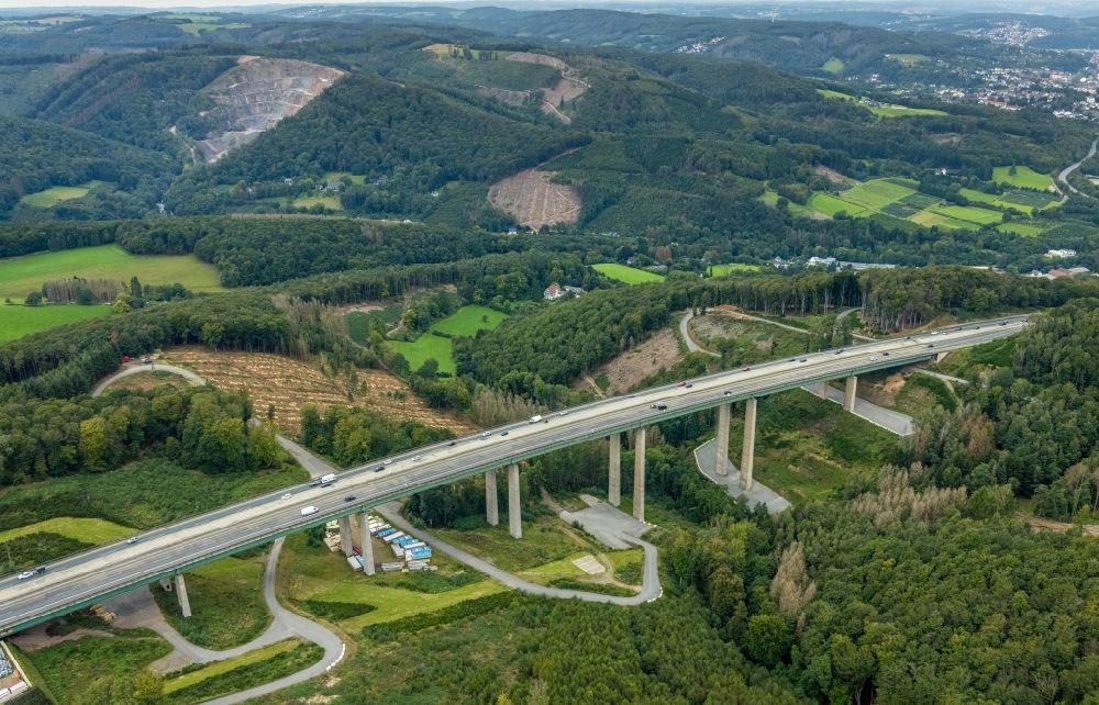 Hagen aus der Vogelperspektive: Autobahn- Brückenbauwerk Talbrücke Brunsbecke der BAB A45 in Hagen im Bundesland Nordrhein-Westfalen, Deutschland