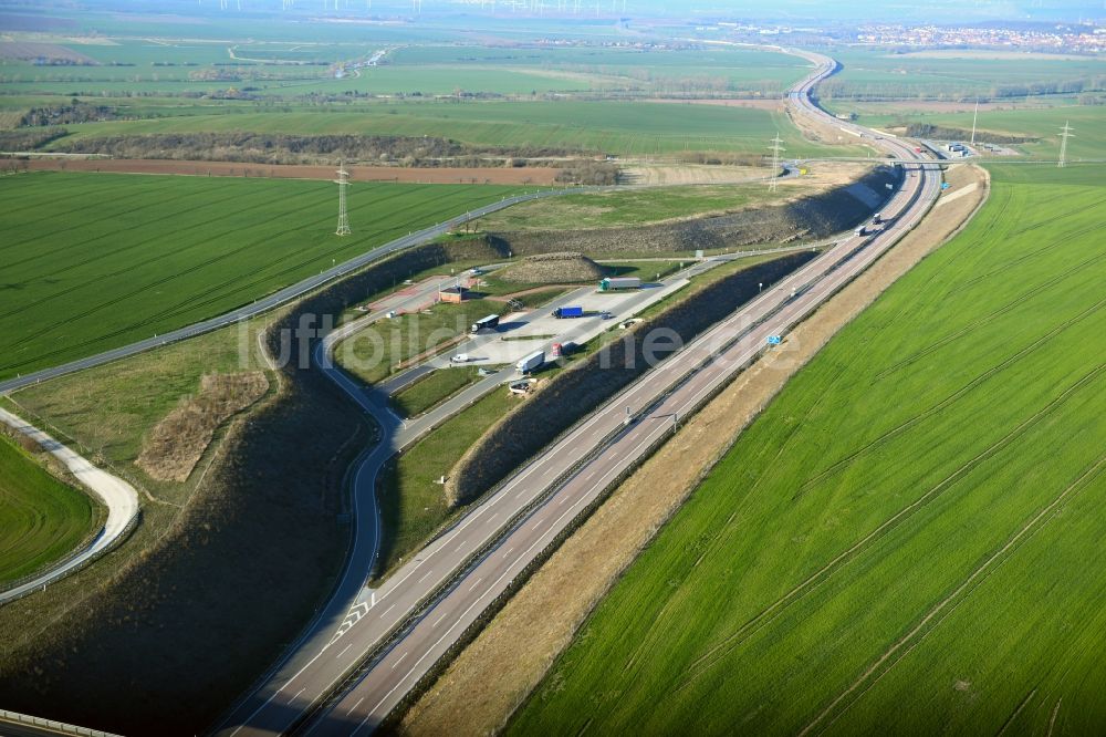 Luftaufnahme Bretleben - Autobahn- Raststätte der BAB A71 - Parkplatz Hohe Schrecke West in Bretleben im Bundesland Thüringen, Deutschland
