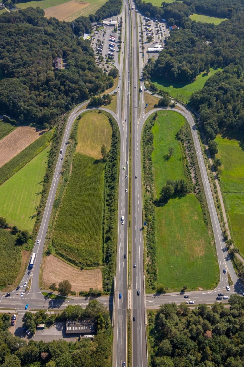 Luftaufnahme Hünxe - Autobahn- Raststätte und Parkplatz der BAB A3 in Hünxe im Bundesland Nordrhein-Westfalen, Deutschland
