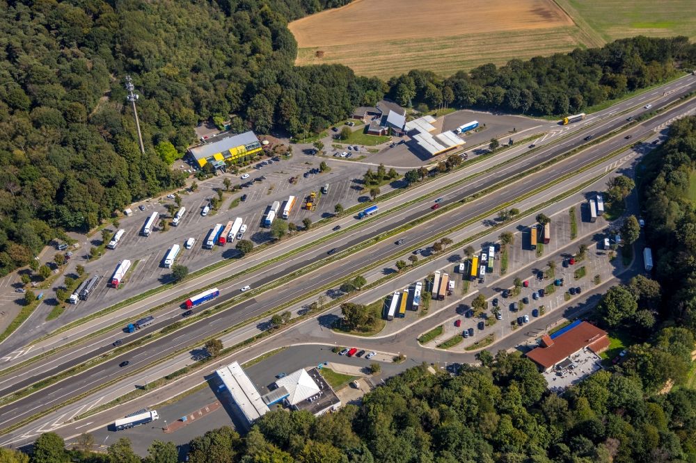 Hünxe von oben - Autobahn- Raststätte und Parkplatz der BAB A3 in Hünxe im Bundesland Nordrhein-Westfalen, Deutschland